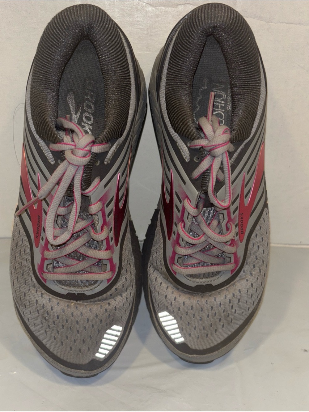 Brooks Ariel 18 women's running shoes in the gray and pink colorway. Size 9